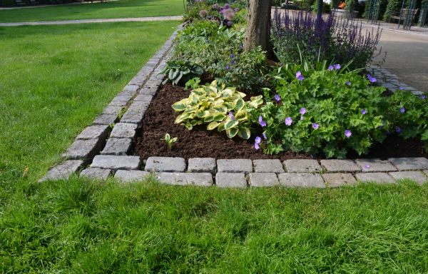 Flower Bed Mulching in Bellevue